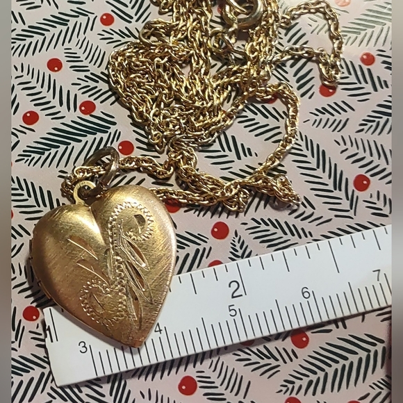 Gold Heart Locket Pendant - Picture 6 of 8
